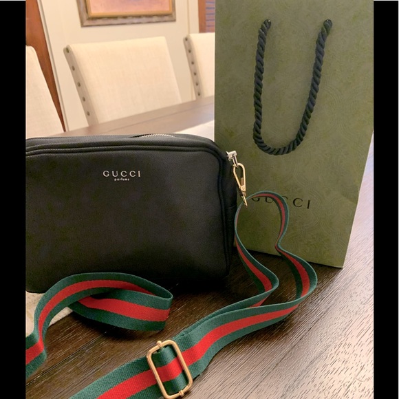 Gucci Handbags - Gucci beauty case